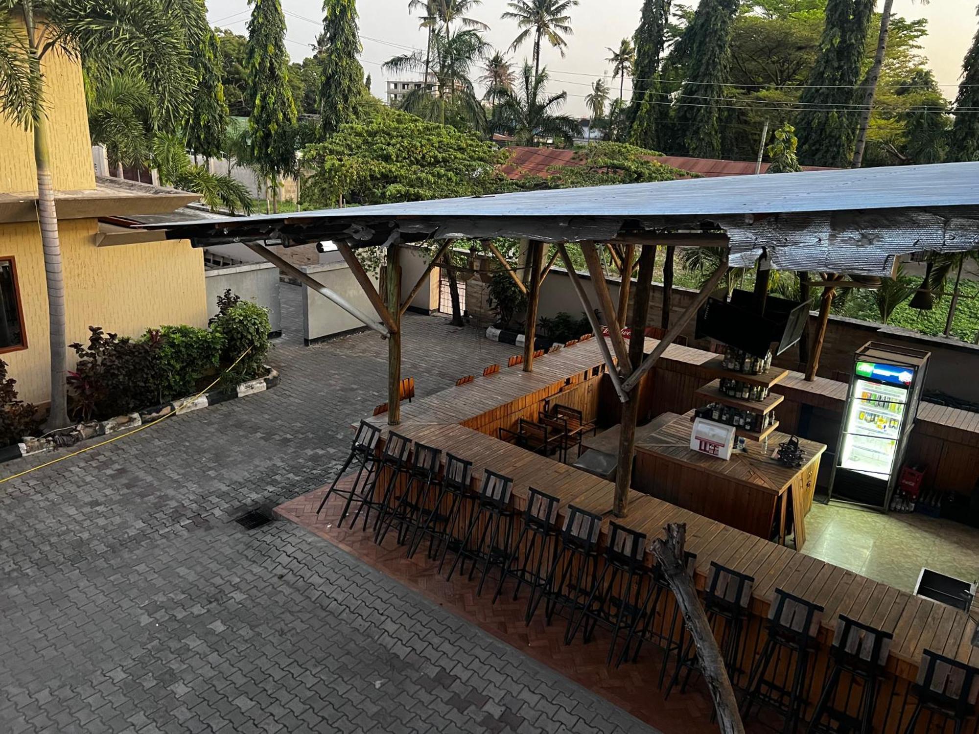 Albergue K27 Premier Backpackers Dar es Salaam Exterior foto