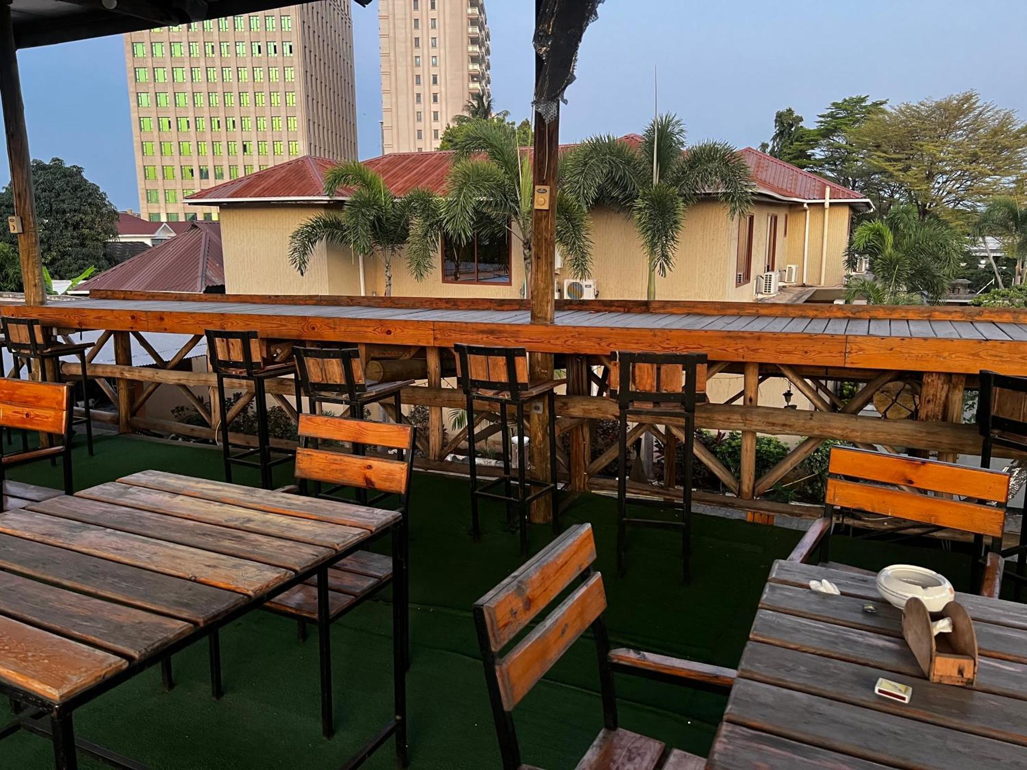 Albergue K27 Premier Backpackers Dar es Salaam Exterior foto