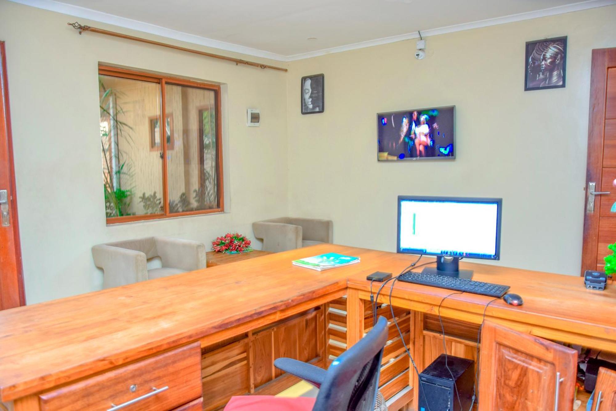 Albergue K27 Premier Backpackers Dar es Salaam Exterior foto
