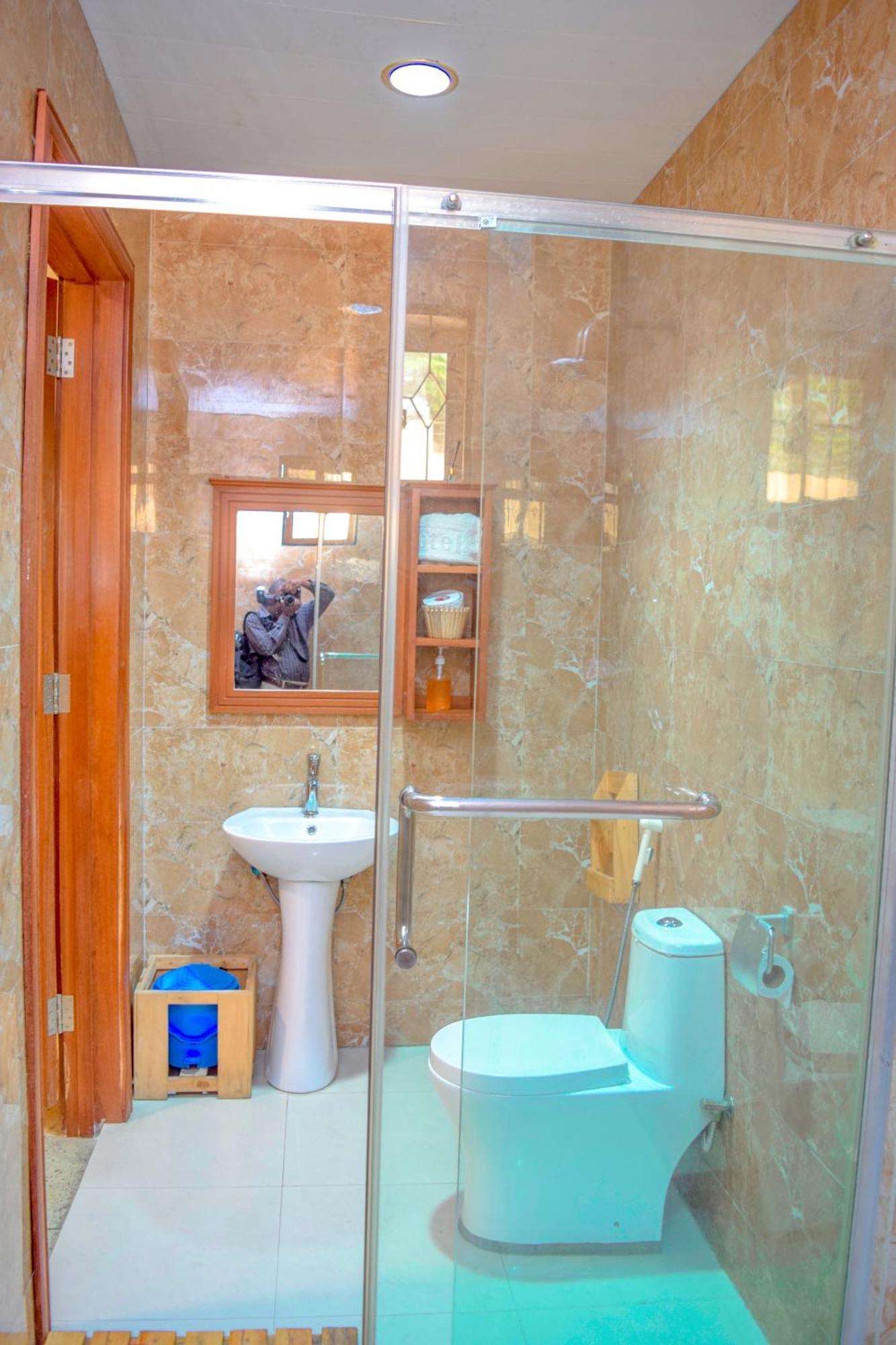 Albergue K27 Premier Backpackers Dar es Salaam Exterior foto